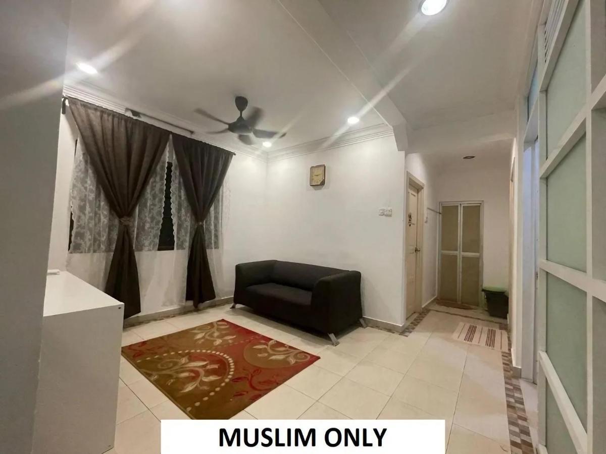 Homestay Laman Nuri, Kota Damansara Petaling Jaya Exterior foto